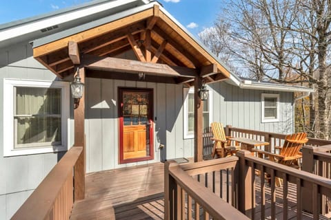 Gilligan's Island Mountain Ski Cottage