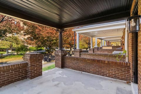 Spacious Baltimore Stay Near JHU• Deck & Parking