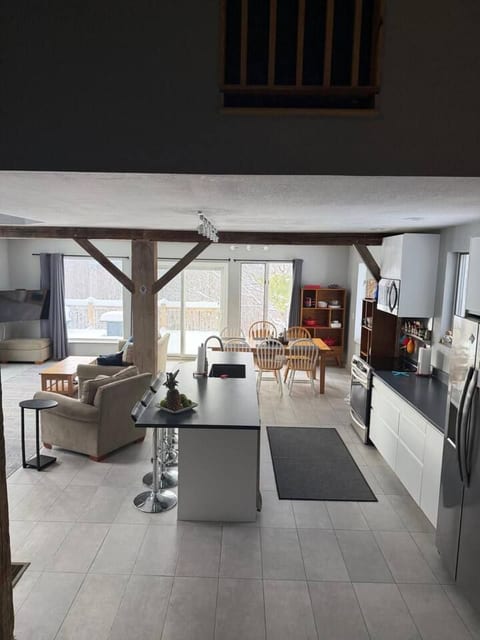 Mount Snow Vista Cabin • Hot Tub & Sauna