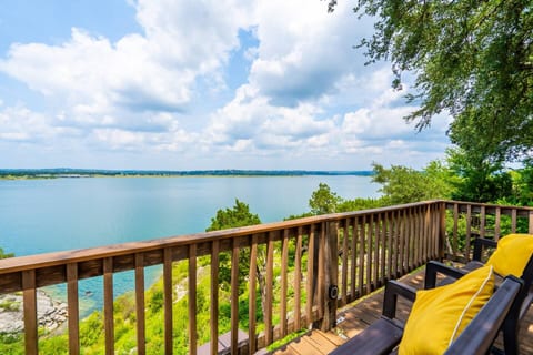 Canyon Lake Lakefront Getaway| Hot Tub Bliss