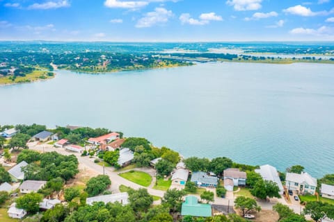 Canyon Lake Lakefront Getaway| Hot Tub Bliss