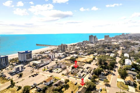 2 Across the Street SingleFamily Homes, Centrally Located, Ocean View, Huge Private Yards, Decks, Patios, Games, Firepits, BBQs, Sleeps 27