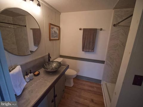 Historic Farmhouse • Barn Tavern • Near Penn State