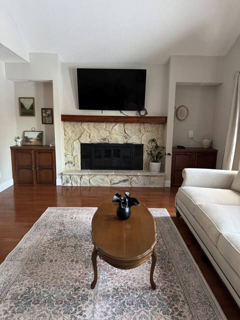 Sylvania Condo • Quiet Retreat • Near Metroparks