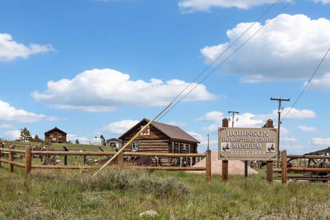 Sandstone Cabin B • Lake View & Dock