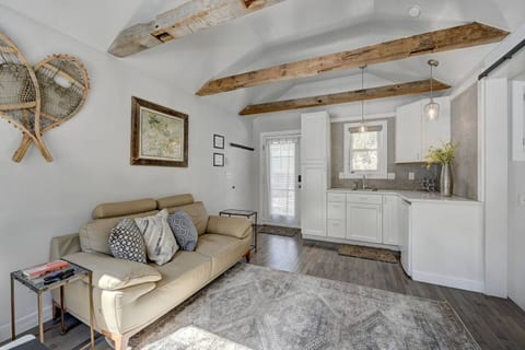 Claimjumper Creekside Cabin Retreat