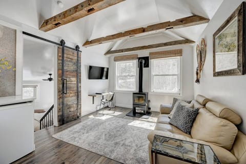 Claimjumper Creekside Cabin Retreat