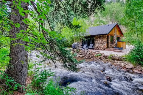 Creekside cabin magic!