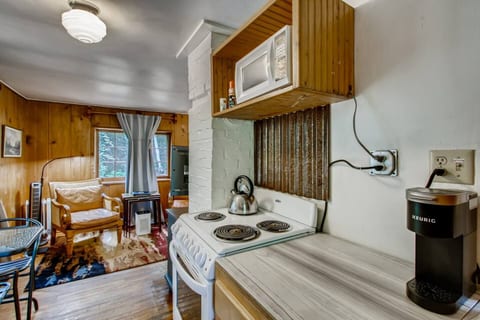 Rustic Funk Waterfront Pet Friendly Cabin