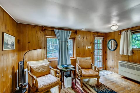 Rustic Funk Waterfront Pet Friendly Cabin
