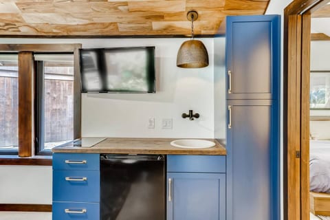 Countryrock Modern Small Cabin near the creek