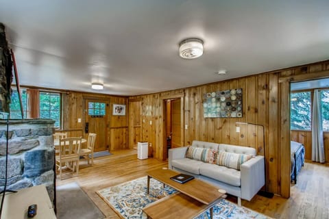 Sweet Pine Waterfront Pet Friendly Cabin