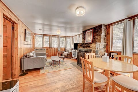 Sweet Pine Waterfront Pet Friendly Cabin