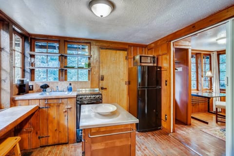Solace Waterfront Work & Play Cabin