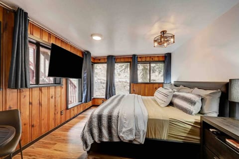 Cobblestone: Relax & Play Creekfront Studio Condo