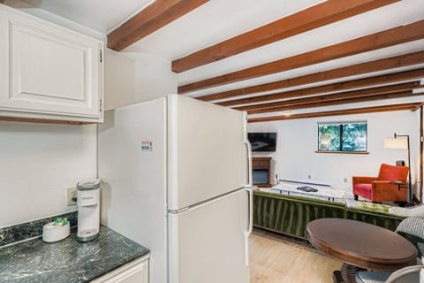 Moonstone: Waterfront Treehouse Oasis