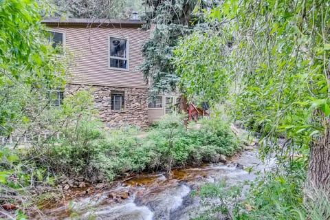 Moonstone: Waterfront Treehouse Oasis