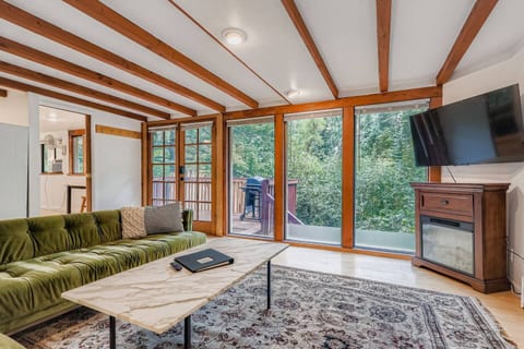 Moonstone: Waterfront Treehouse Oasis