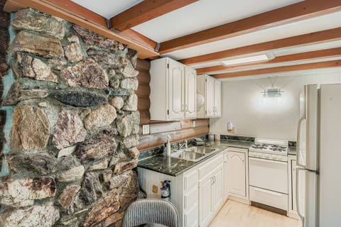 Moonstone: Waterfront Treehouse Oasis