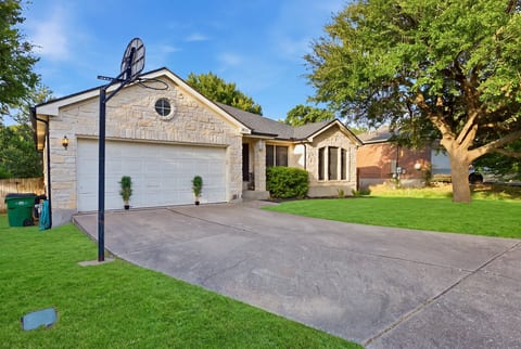 Round Rock Getaway: Private Pool & Outdoor Dining