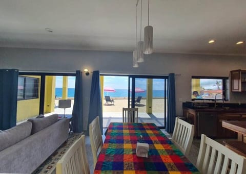 Casa de Oscar: Oceanfront home!