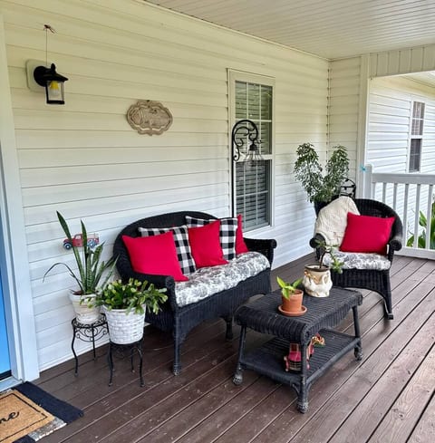 Tucked Inn Calabash | Coastal Home w/ Fire Pit