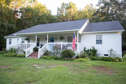 Tucked Inn Calabash | Coastal Home w/ Fire Pit