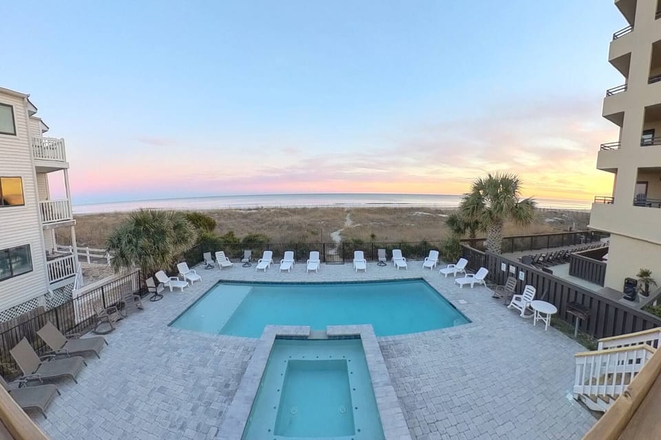 2 Oceanfront Single Family Huge Homes, 500 ft apart, 2 Private Pools, Sleeps 60 - North Myrtle Beach