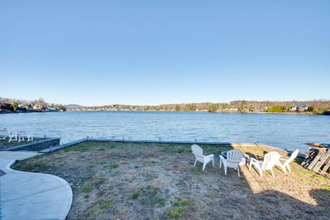 Scenic Lake Getaway: Private Sauna & Beach Access