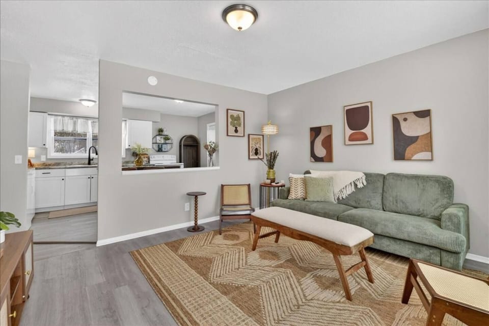 Classic Victorian Retreat Near Downtown - Brattleboro