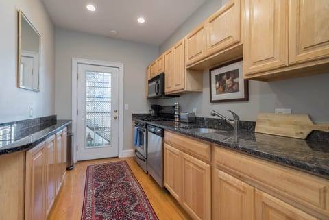 Clean and convenient w/ patio!  Walk to Boston highlights!