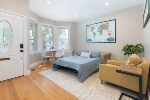 Clean and convenient w/ patio!  Walk to Boston highlights!