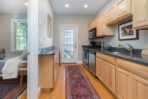 Clean and convenient w/ patio!  Walk to Boston highlights!