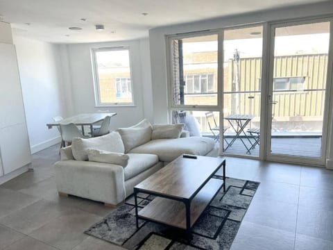Broadway Market 2BR · Lift, 2 baths