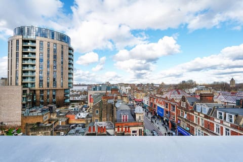 Dalston 2BR · Terrace, 2 baths, lift