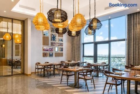 Infinity Pool 2BR · Paramount Midtown