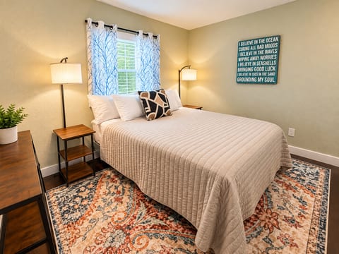 #2 bedroom - Queen