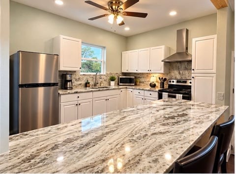 Full sized kitchen