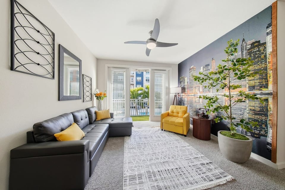 Stylish 2BR w/ Balcony, Pool & Pet-Friendly #15 - Tampa