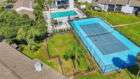 Modern 2BR/2BA w/ King Bed, Pool + Gym #10