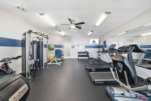 Modern 2BR/2BA w/ King Bed, Pool + Gym #10