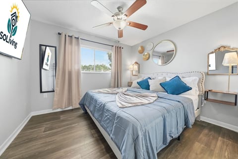 Modern 2BR/2BA w/ King Bed, Pool + Gym #10