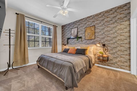 Modern 2BR/2BA w/ King Bed, Pools + Gym #1