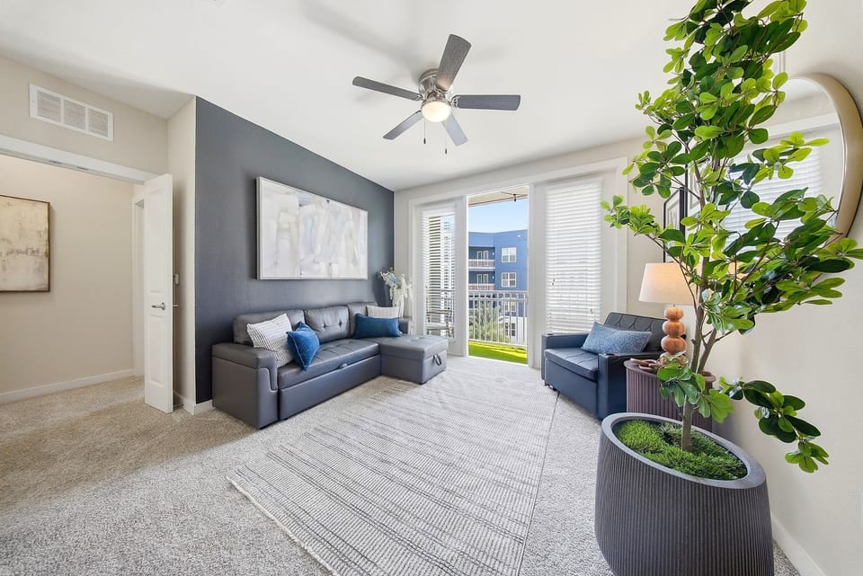 Modern 2BR w/ Pool + Pet-Friendly | Unit #18 - Tampa
