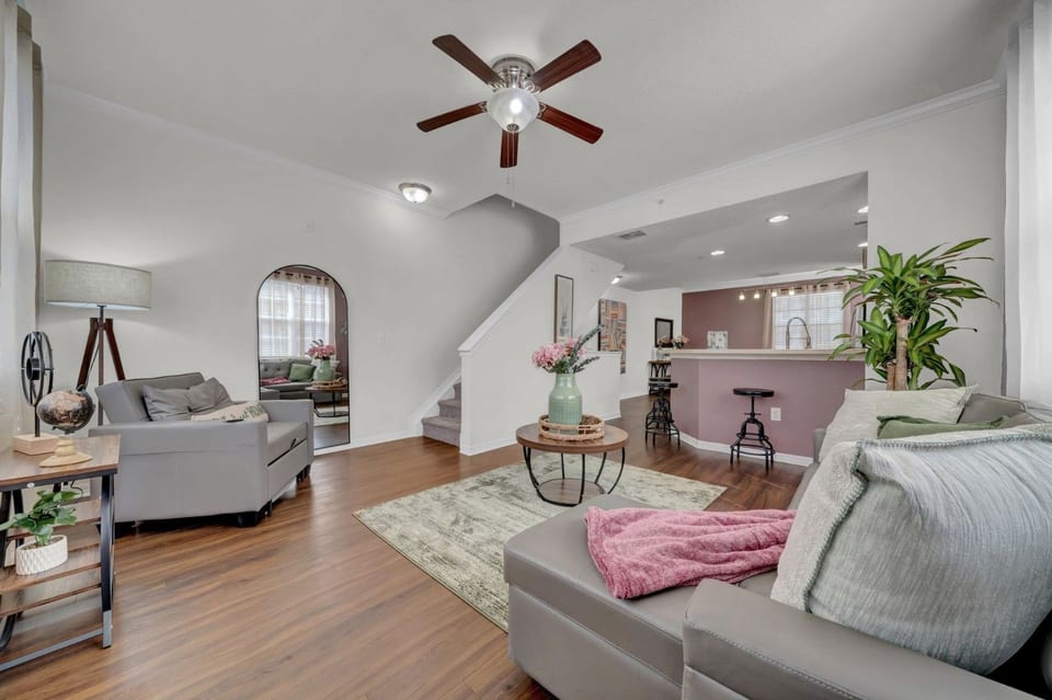 Modern 2BR/2BA | Pool + Gym Near Airport #8 - Tampa