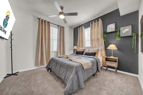 Modern 2BR/2BA | Pool + Gym Near Airport #8