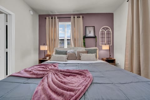 Modern 2BR/2BA | Pool + Gym Near Airport #8