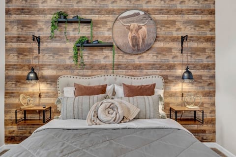 Modern 2BR/2BA | King Bed + Pool, Gym #6