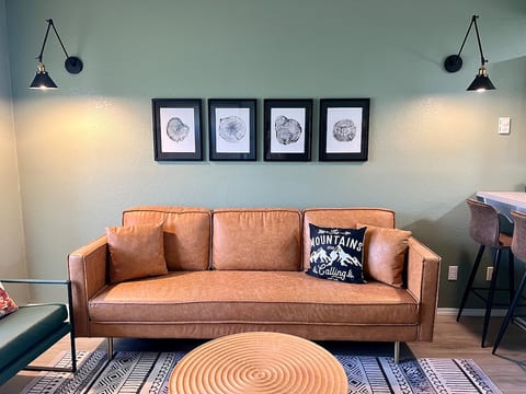 Relax in the cozy living room, featuring stylish Pacific Northwest-inspired décor and comfortable modern furnishings.
