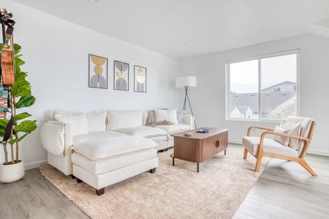 Living Room: Stylish space with sleek decor, perfect for relaxation and seaside entertainment!